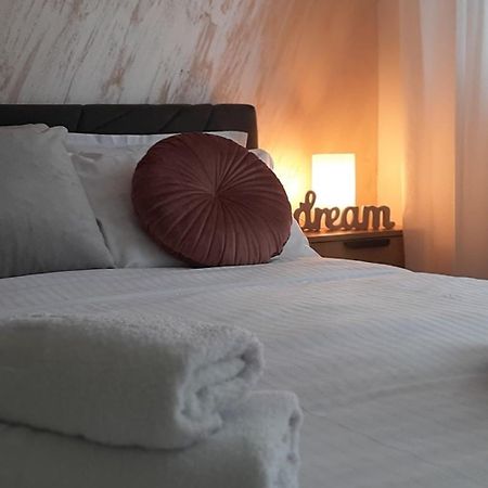 Apartman Kristal Sremska Mitrovica Eksteriør bilde