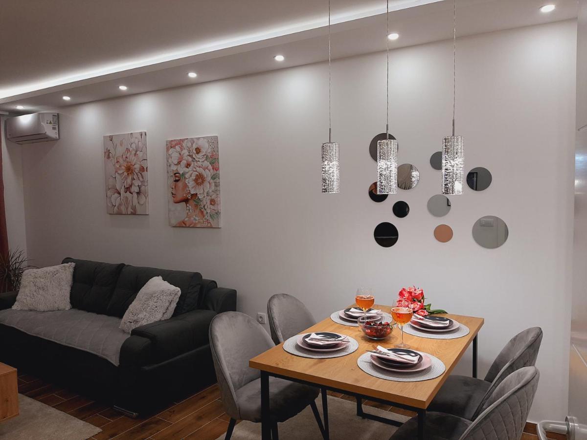 Apartman Kristal Sremska Mitrovica Eksteriør bilde