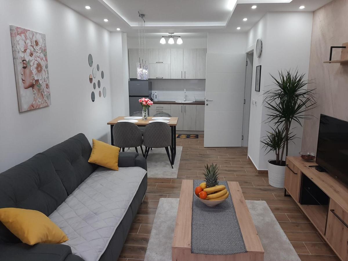 Apartman Kristal Sremska Mitrovica Eksteriør bilde