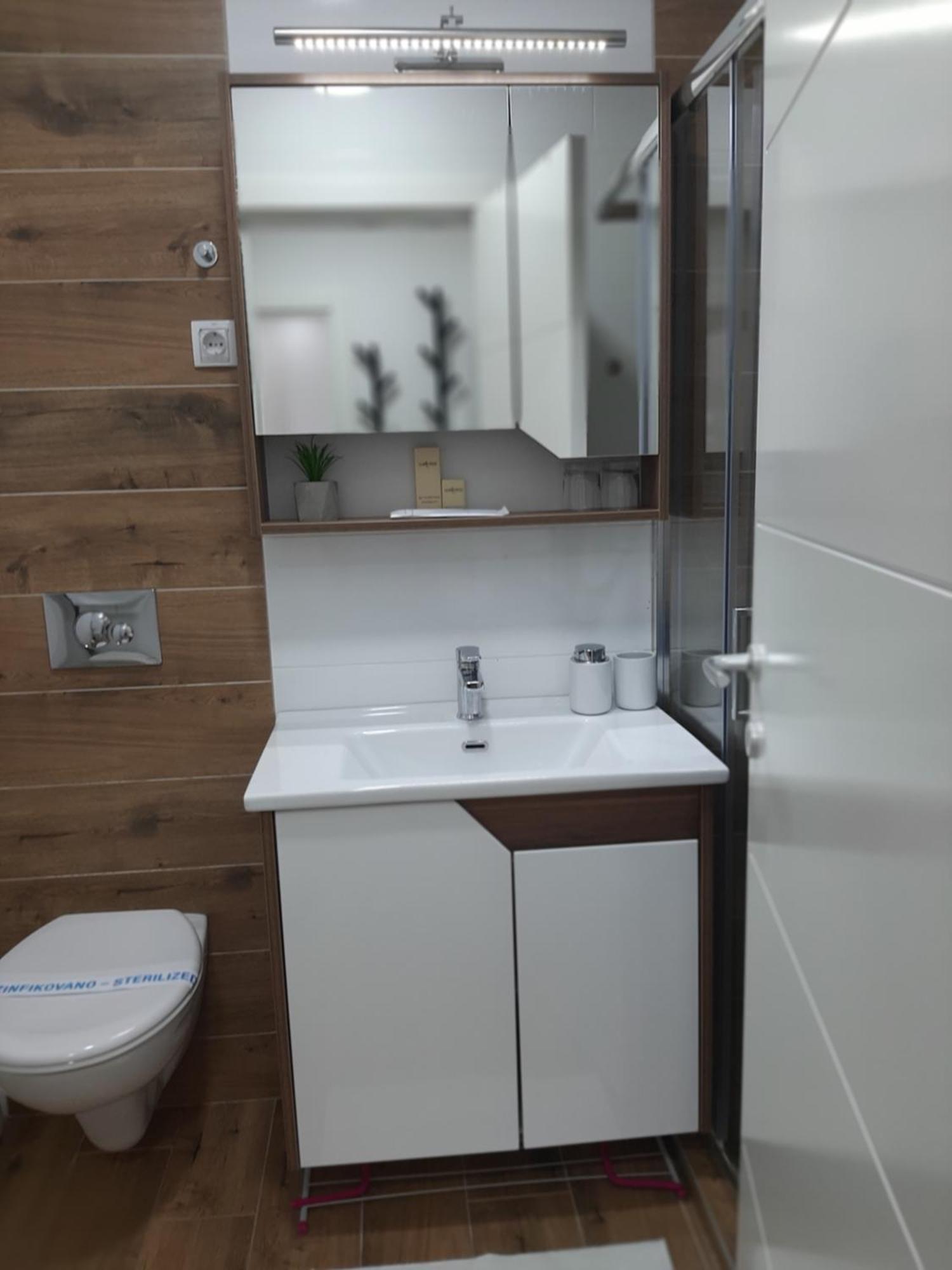Apartman Kristal Sremska Mitrovica Eksteriør bilde